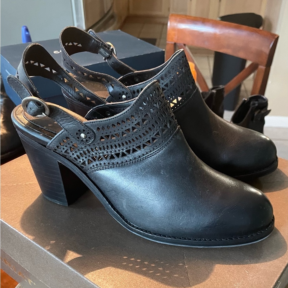 Ariat Chaparral Sz 10B NIB Ink Black Leather Mules With Adj. Strap- Retail $169